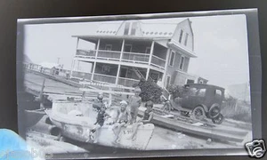 EARLY 20th CENTURY BLACK & WHITE NEGATIVE - KIDS, BOAT & CAR - Picture 1 of 2