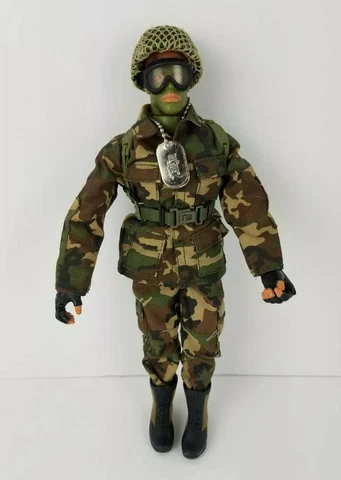 Vintage GI JOE Hasbro '96 Green Face Camo Clothes Dog Tags Helmet Googles Boots Cover