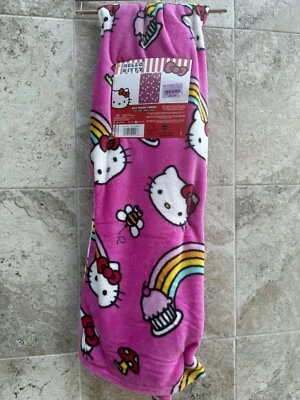 Шелковое сенсорное одеяло для кексов и радуг HELLO KITTY 50 x 70 дюймов - Изображение 1 из 3