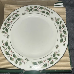 Vtg Porcelain Salad Plates(4) Fine China Japan Holly Gold Band Caldor - Picture 1 of 7