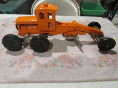 RESTORED HUBLEY ROAD GRADER - Image 1 of 4