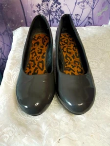 Ladies grey colour courts wedged shoes size 8 EEE - Picture 1 of 14
