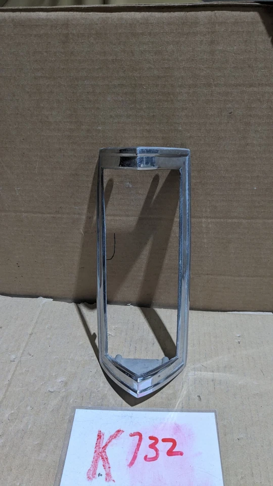 1979 FORD THUNDERBIRD ORIGINAL FRONT RH TURN SIGNAL BEZEL TRIM - Image 1 of 4