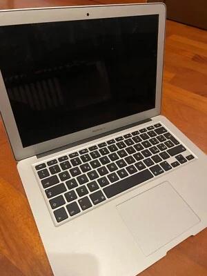 Apple MacBook Air 13.3" (128GB SSD, Intel Core i5 4.ª generazione, 1.4 GHz, 4GB) - Immagine 1 di 3