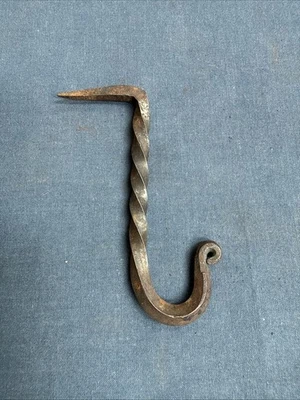 Vintage Hand Forged Twisted Iron Drive-in Hook Beam Mantel Hook Foto 1 de 4