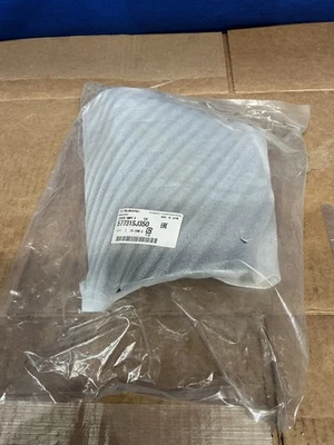 Nuevo OEM genuino 2019-2024 Subaru Forester parachoques trasero cubierta de orificio 57731SJ350 Foto 1 de 2