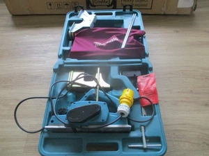 Cepilladora Eléctrica Makita Modelo 1923H 110v con Bolsa Antipolvo, Guía, Herramientas y Estuche - Imagen 1 de 24