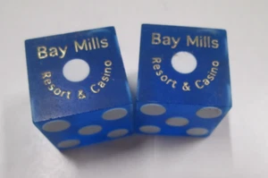 Par de dados azules combinados Bay Mills Resort & Casino. #642. Fuentes de estilo antiguo. - Imagen 1 de 3