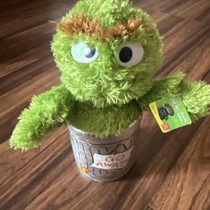 Sesame Street Oscar The Grouch In Trash Can Stuffed Plush 10" 2015 ~ GUND - Picture 1 of 5