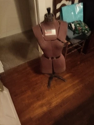 Vintage Singer Adjustable Dress Form Size B - Image 1 of 4