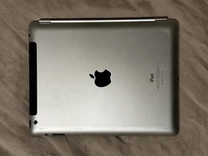 FOR PARTS - Apple iPad 4th G And Case Bundle - READ - Picture 1 of 5