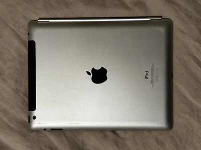 FOR PARTS - Apple iPad 4th G And Case Bundle - READ - Image 1 of 4