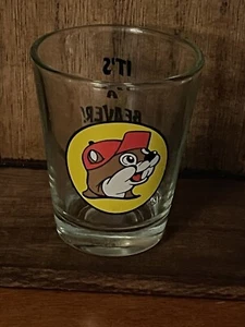 Buc~ee’s “It’s A Beaver” Estándar 2” Shot Glass Bareware Artículo de novedad - Imagen 1 de 3