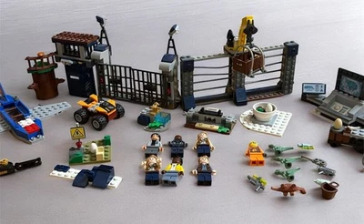 LEGO Jurassic World: Dilophosaurus Outpost Attack (75931) Lote de conjunto de bonificación Foto 1 de 4