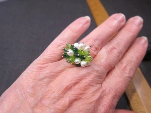 Beautiful size 8 sterling silver band cluster ring real pearls green glass beads - Picture 1 of 3
