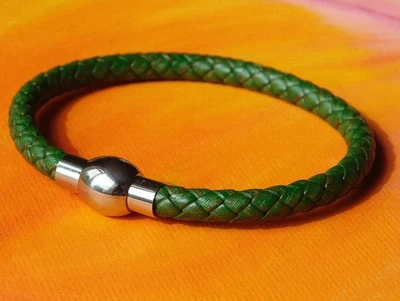 Pulsera de cuero trenzado verde y acero inoxidable de 5 mm para dama de Lyme Bay Art. Foto 1 de 3