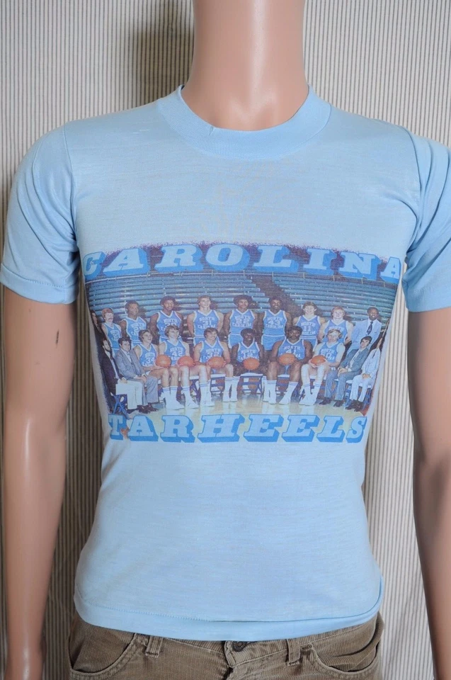 Camiseta De Colección 77-78 UNC Tarheels Equipo Foto Azul Claro Al Wood, Phil Ford YL XXS Foto 1 de 3