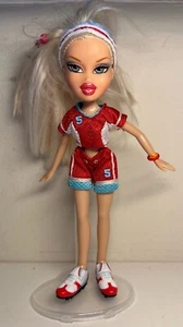 BRATZ DOLL :  PLAY SPORTZ CLOE & FOOTBALL/SOCCER  OUTFIT 2007 - Picture 1 of 3