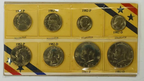 1982 P / D US MINT YEAR SET WITH ENVELOPE - GEM BU BRILLIANT UNCIRCULATED Cover