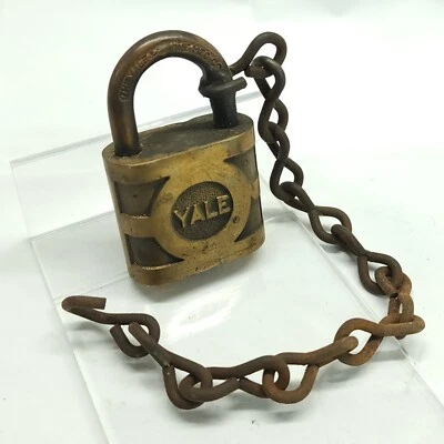 Antigua cerradura de latón con cadena Yale & Towne Manufacturing Company, cerrajero Foto 1 de 4