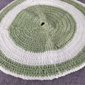 Juego de 4 manteles individuales de ganchillo hechos a mano verdes blancos redondos de 15" casa de campo - Imagen 1 de 13