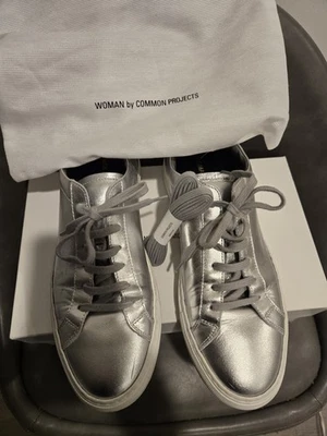 Mujer por proyectos comunes Foto 1 de 4