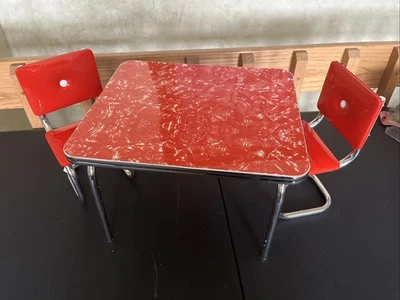 Boneca American Girl Molly’s mesa vermelha mesa e 2 cadeiras estilo jantar - Imagem 1 de 3