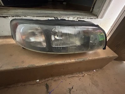 montaje faro derecho volvo s60 2002 Foto 1 de 2