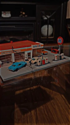 Diecast 76 Gas Station 1:64 Scale Building - Image 1 of 3