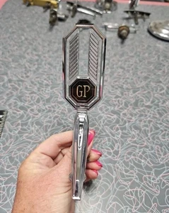 OEM vintage anni 70, 80? Distintivo emblema ornamento cappuccio Pontiac Grand Prix 👀 GM  - Foto 1 di 12