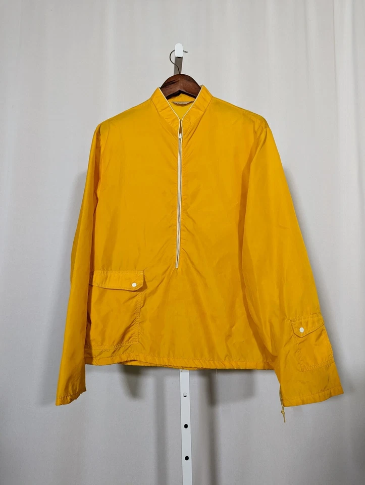 Jaqueta McGregor vintage anos 60 Anorak corta-vento amarelo mostarda náilon suporte de pressão pescoço - Imagem 1 de 4