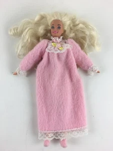 Mattel 1993 Schlafenszeit Barbie weicher Körper Plüschpuppe Schlaf rosa Nachthemd Hausschuhe - Bild 1 von 5