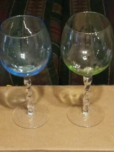 Set Of 2 Wine Glasses 1 Blue 1 Green 8 3/4" - Picture 1 of 2