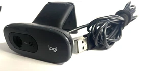 Logitech C270 HD Webcam HD 720p/30fps Widescreen HD Video Calling for PC/Laptop - Afbeelding 1 van 2
