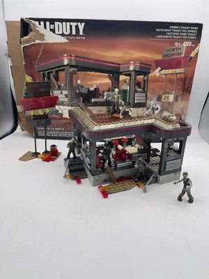 Mega Bloks Construx Call of Duty Zombies TranZit conjunto de jantar CNG84 faltando 1 peça - Imagem 1 de 4