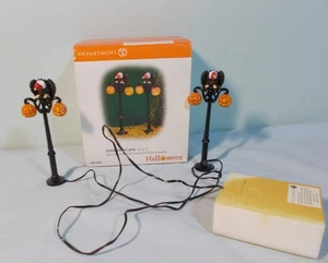 DEPT 56 Gothic Straßenlaterne 2 beleuchtet Halloween Dorf Zubehör 56.52961 FUNKTIONIERT - Bild 1 von 6