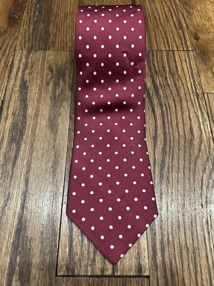 J. Corbata a lunares hecha en prensa hecha en el Reino Unido frambuesa foulard sarga seda tiza pois Foto 1 de 4