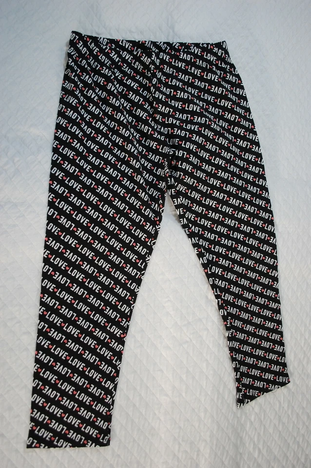 Jr Womens Capri Leggings XXL 19 Black LOVE HEART Design - Image 1 of 1