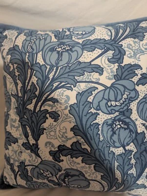 Almohada Decorativa Floral Nueva Colección Martha Stewart 18x18 $80 Foto 1 de 3