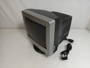 Compaq V570 15 Inch VGA 1024x768 Vintage CRT Monitor With Stand - Screen Burn - Picture 1 of 8