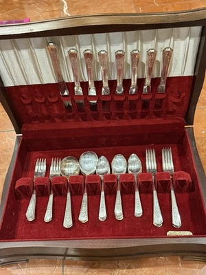 ONEIDA ROGERS A 1 PLUS CUBIERTOS 50 PIEZAS CUCHARA TENEDOR CUCHILLO ROSALIE SET ESTUCHE MADERA Foto 1 de 4