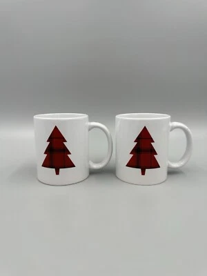 Набор из 2 белых рождественских кружек и чашек DesignPac с красными соснами - Изображение 1 из 4