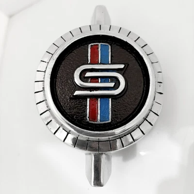 日产 Datsun Sunny B110 前格栅金属徽章徽章 — 第 1/3 张图片