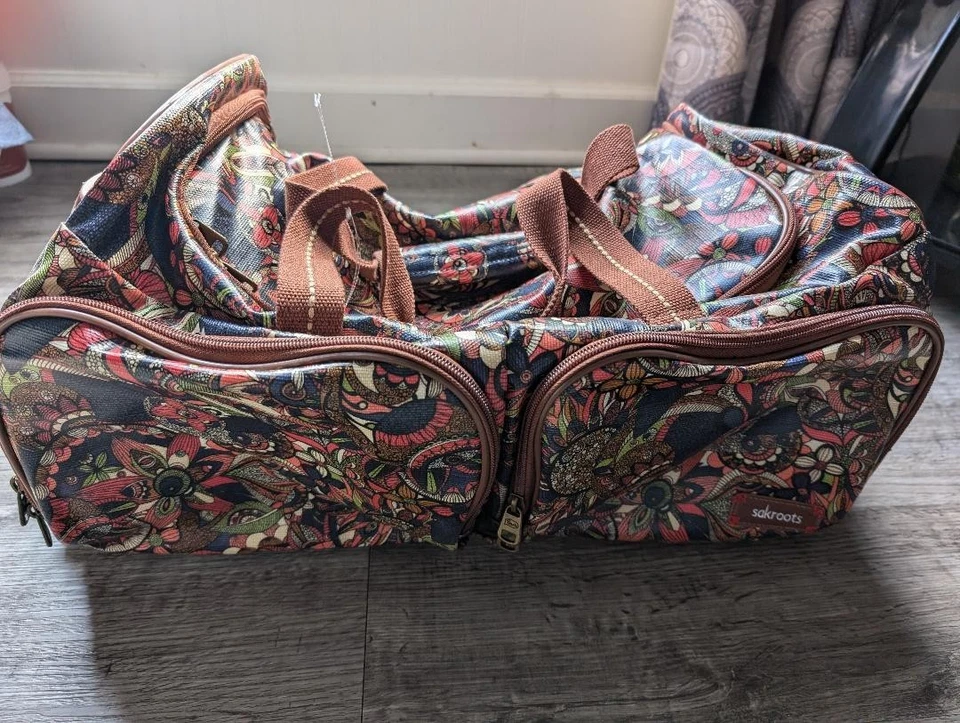 Сумка дорожная спортивная Sakroots Artist Circle мягкая ручная кладь на роликах - Изображение 1 из 4