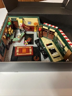 Lego Ideas 21319 Friends Central Perk Set TV Cafe Television Series Show - Image 1 of 4