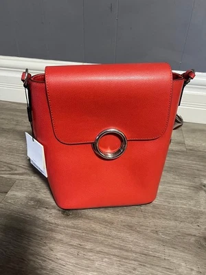 NUEVO CON ETIQUETAS BOLSO MOCHILA CONVERTIBLE CALVIN KLEIN L-REESE. Cuero real Foto 1 de 4