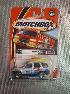 2000 #32 #MB490 Matchbox Hero Nissan Xterra 2 Kayaks Sand Blasters New On Card - Picture 1 of 5