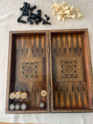 Magnifique jeu de Backgammon et échecs en marqueterie - Photo 1/4
