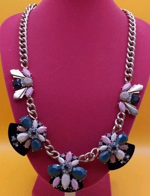 Collar llamativo vintage tono dorado J.Crew rosa negro pedrería marquesa 21 pulgadas Foto 1 de 4