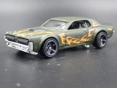 1968 68 Merc Mercury Cougar 1/64 Scala da Collezione Diorama Pressofuso Vettura - Immagine 1 di 4